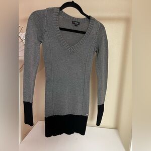 Guess Gray Black Chic Long Sleeve V-Neck Cozy Sweater or Dress
Size S/M
